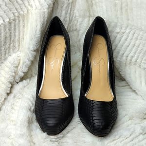 Jessica Simpson black pumps